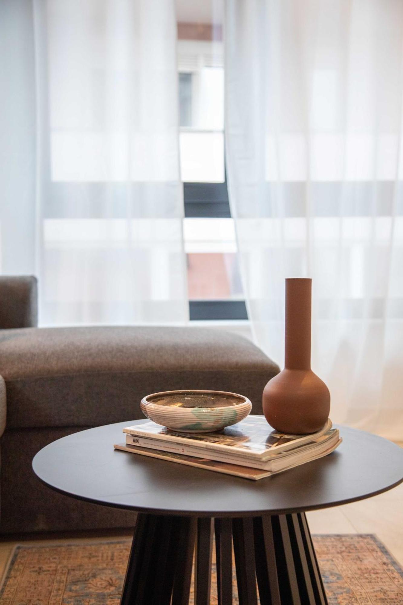 Modern Residences - Free Private Parking Apartma